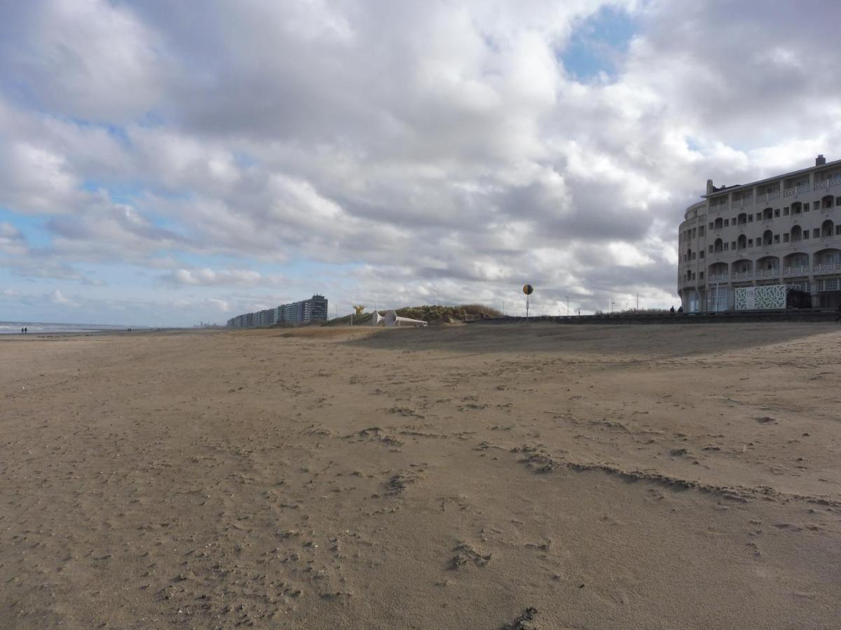 Studio On The Beach With Sea View Middelkerke Dış mekan fotoğraf